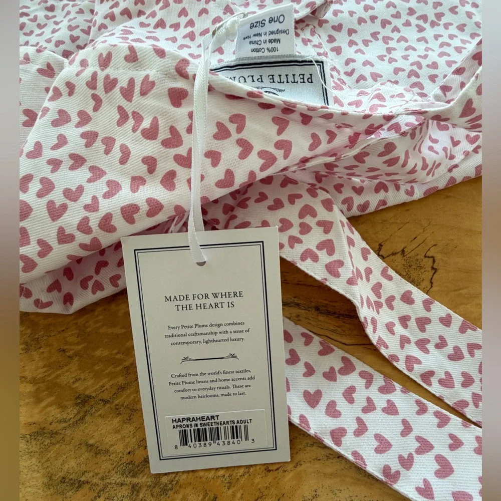 NWT- Petite Plume Heart Patterned Apron
